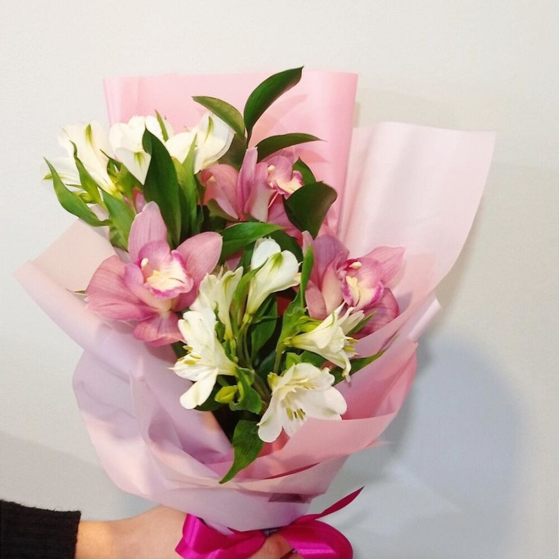 Bouquet with orchids and eustoma, standart