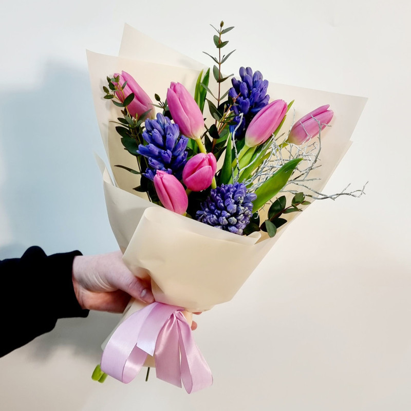 Bouquet of hyacinths and tulips, standart