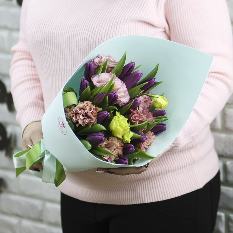Bouquet of 15 purple tulips with eustoma, standart