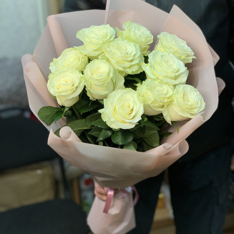 Bouquet of white roses Mondial, standart