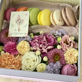 Sweet box with flowers