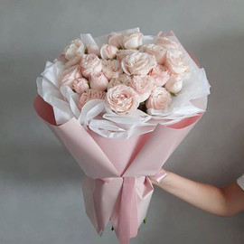 Букет "9 кустовых пионовидных роз в упаковке"