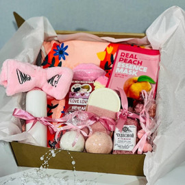 Big Spa Beauty box with a blanket