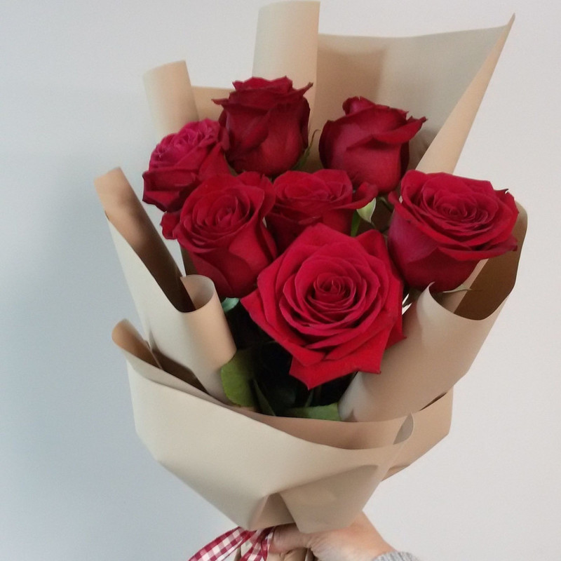 Monobouquet of 7 red roses, standart