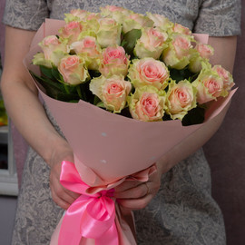 букет из 21 розовой розы