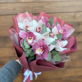 «Әшекейдегі 9 орхидея»