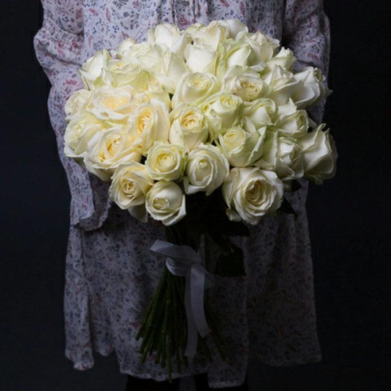 35 белых роз Эквадор 40 см, стандартный