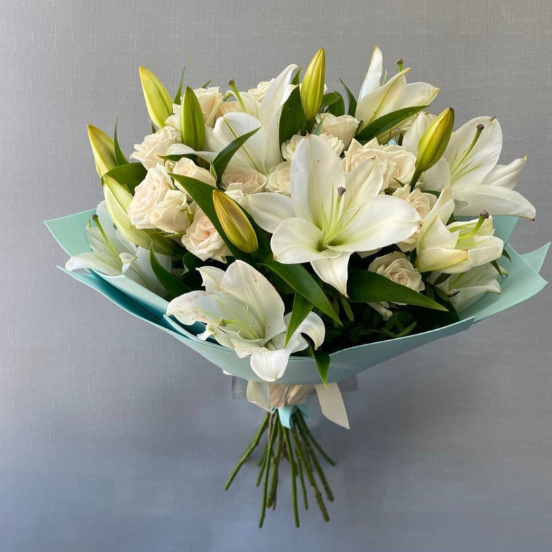 Bouquet of lilies and spray roses "Tender feelings", standart