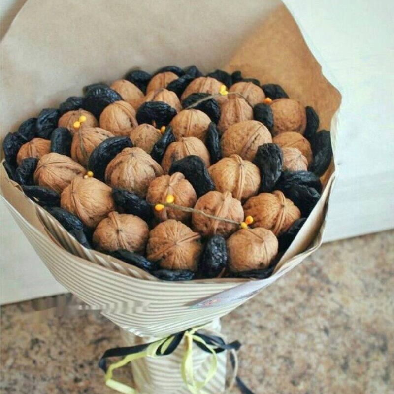 Bouquet of nuts and prunes, standart