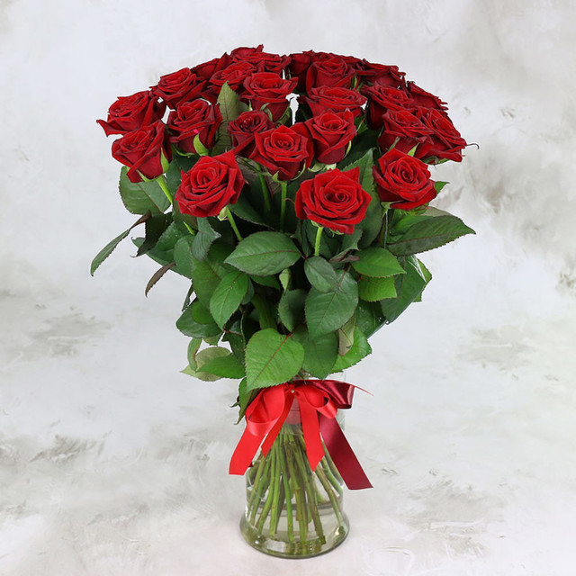 Букет из 25 красных роз - Ред Наоми, стандартный