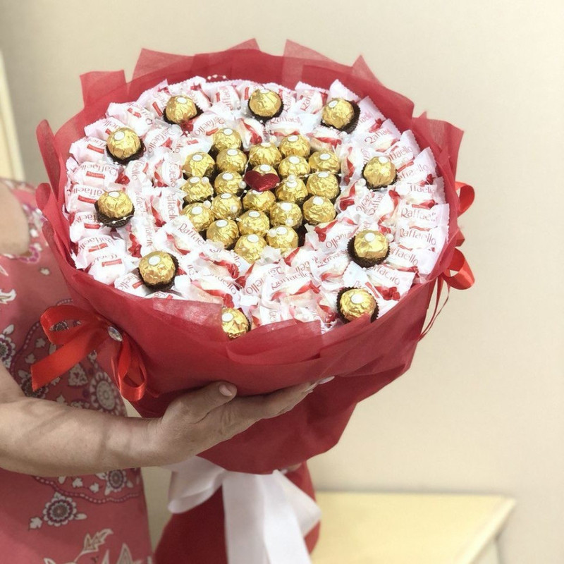 A large bouquet of sweets for February 14, standart