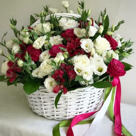 Lisianthus flower basket