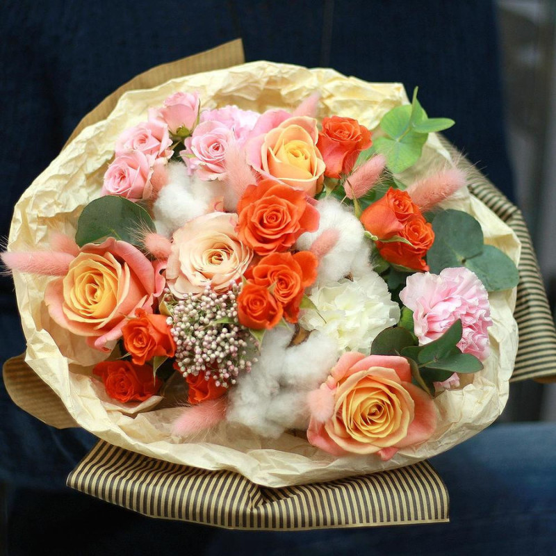 Bouquet of roses, ozothamnus and cotton, standart