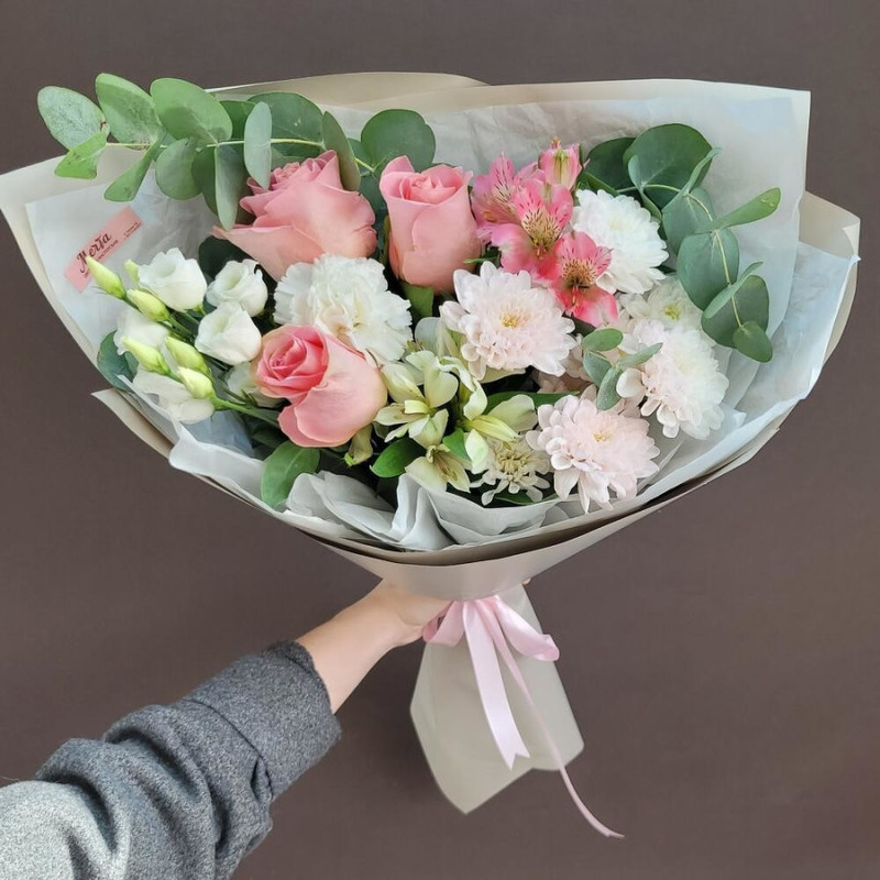 Bouquet of roses with eucalyptus, standart