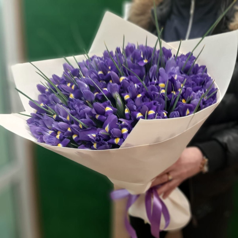 Bouquet of blue irises, standart