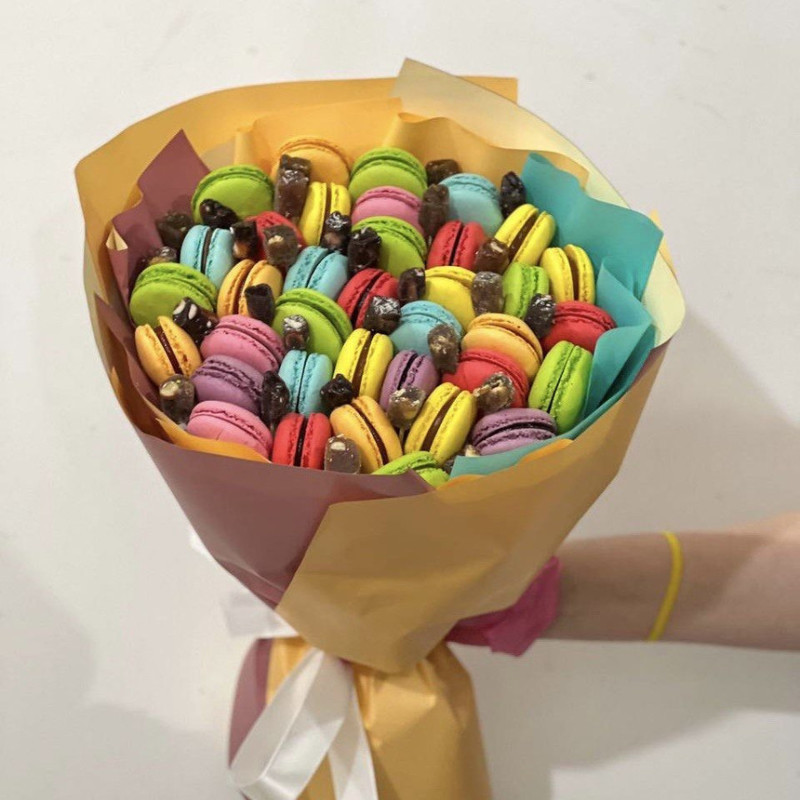 Bouquet of colorful macaroons, standart