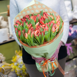 Bouquet of tulips "Spring is red"