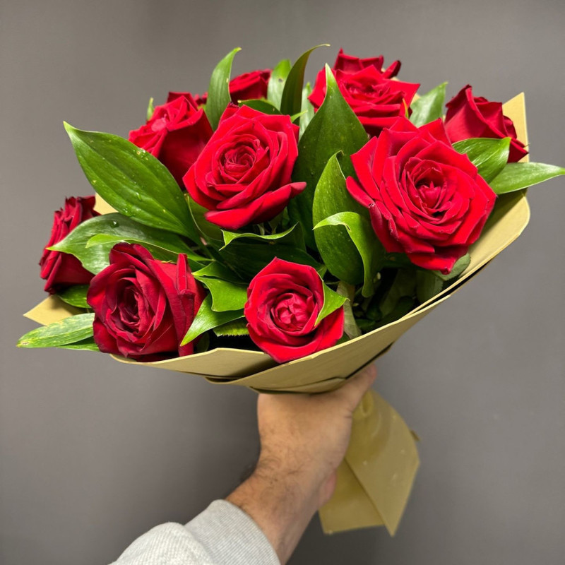 Bouquet of 11 scarlet roses, standart