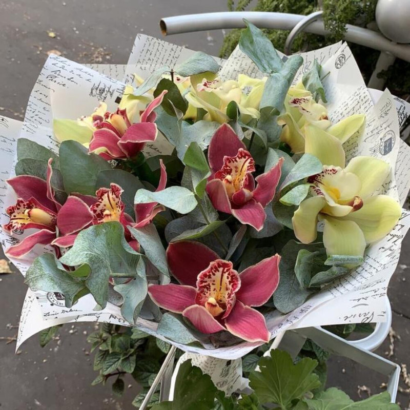 Bouquet of 11 charming orchids "Mix of love", standart