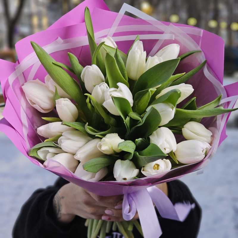 Bouquet of 25 white tulips in a package, standart