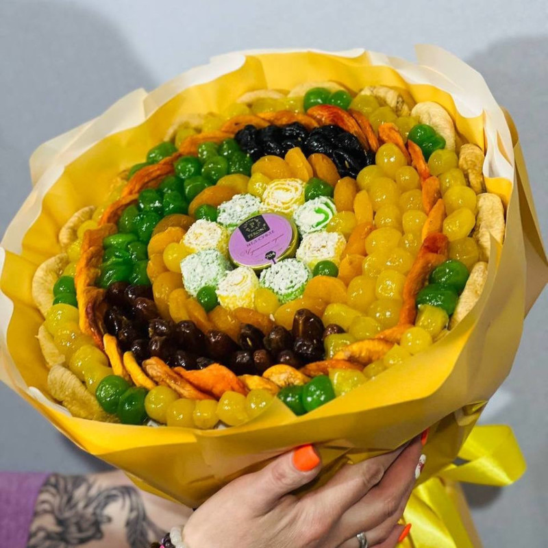 Large bouquet of dried fruits with honey, standart
