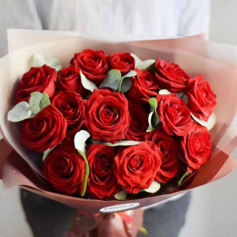 15 roses Red Naomi, standart