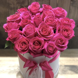 Композиция из 21 розы "Розовые грёзы"