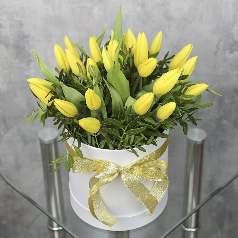 Box "25 yellow tulips in a box", standart