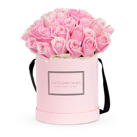 Шляпная коробка с розовой розой
