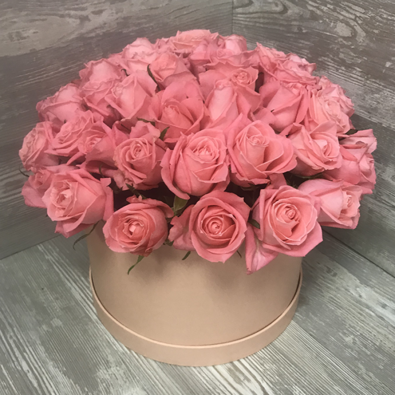 Коробка с цветами из 51 розы «Розовые розы Анна Карина», стандартный