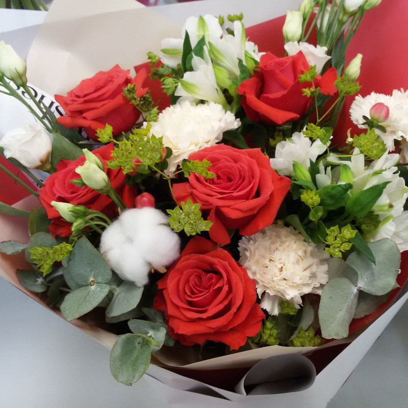 Bouquet with red roses, standart