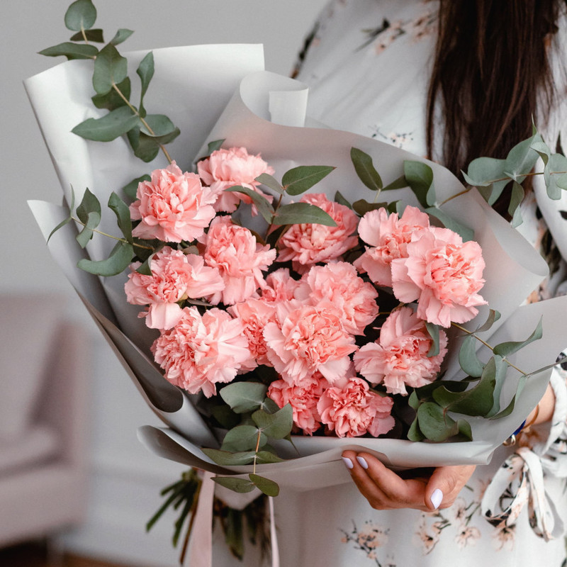 Bouquet of pink carnations, standart