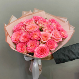 Букет из 19 роз Джумилия 60 см