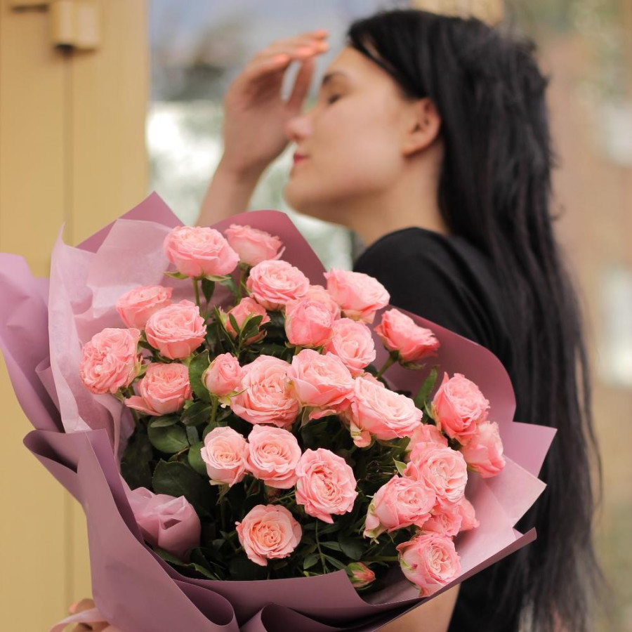 Bouquet of 7 spray roses, vendor code: 333010398, hand-delivered to  Novosibirsk