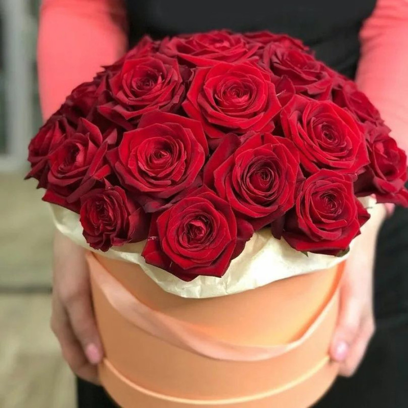25 burgundy roses in a box, standart