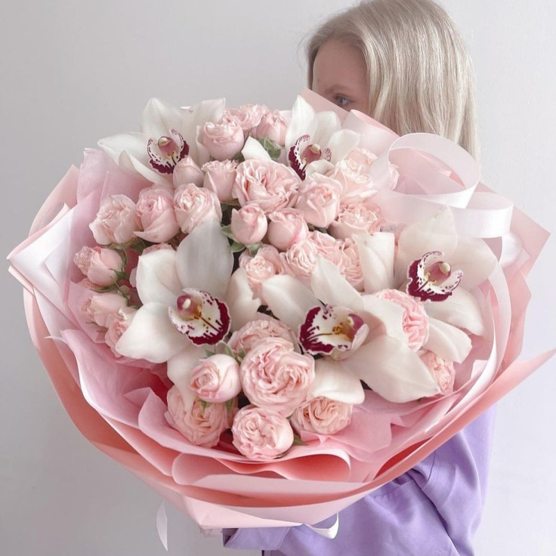 Шикарный букет с орхидеями и пионовидными розами, стандартный