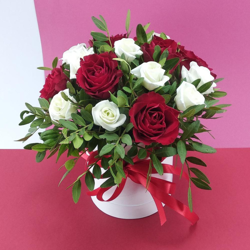 Roses with eustoma in a box, standart
