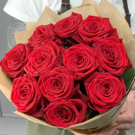 Bouquet of 11 red roses in designer decoration 50 cm