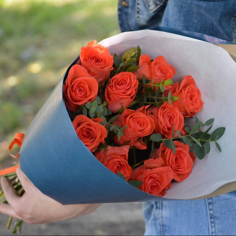 Bouquet "11 coral roses with eucalyptus", standart