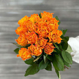 Букет из 15 оранжевых роз с лентой 40 см