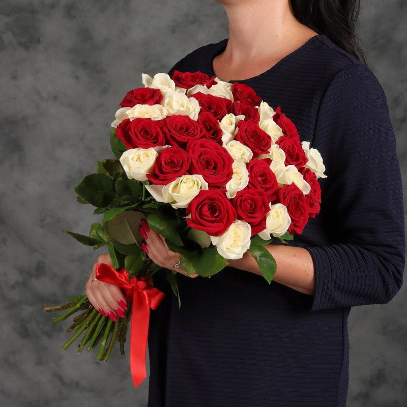 Bouquet 31 white-red roses, standart