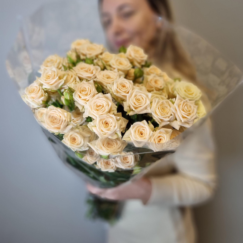 Bouquet of cream spray roses, standart