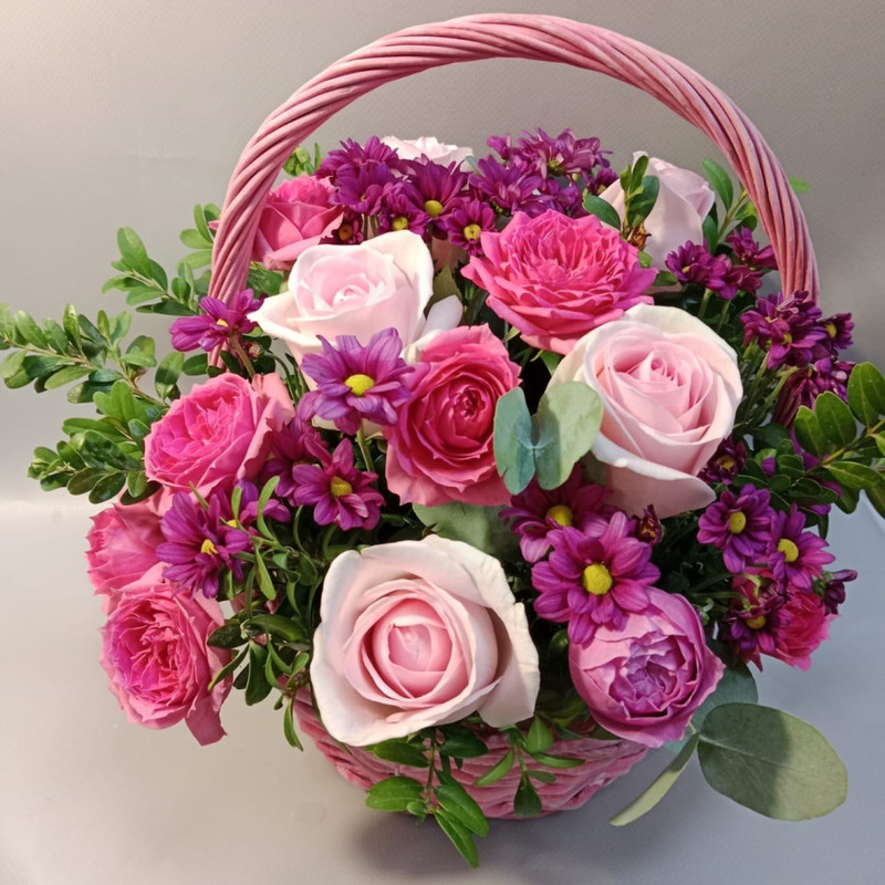 Mix basket with roses and chrysanthemum, standart
