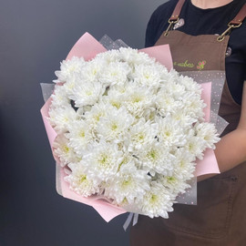 Bouquet of white chrysanthemums
