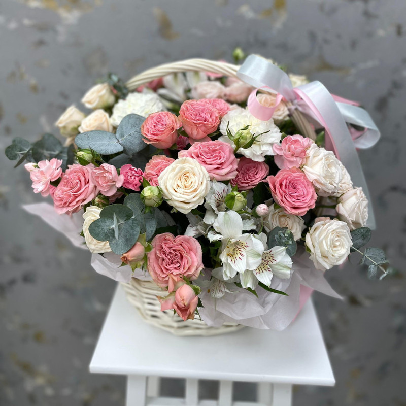 Basket with flowers “Sincerity”, standart