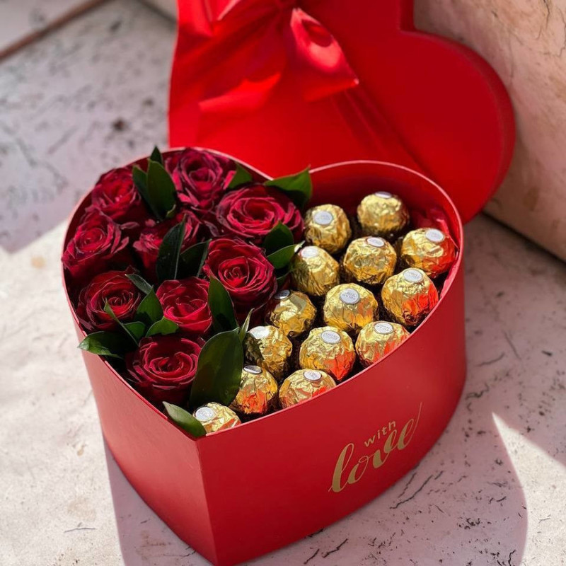 Red roses in a heart box, standart