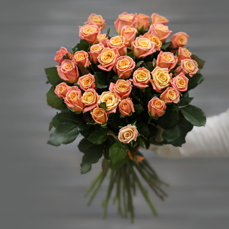 Букет из персиковых роз (Россия) с лентой 60 см, стандартный