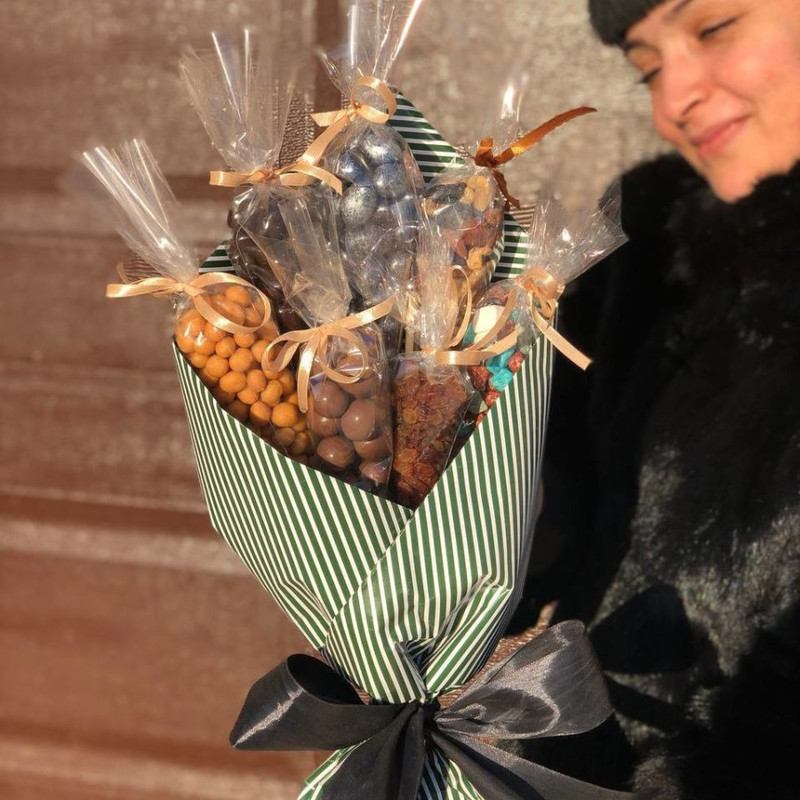 A bouquet of nuts for a man, standart