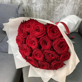21 Rose red Naomi 60 cm in white package