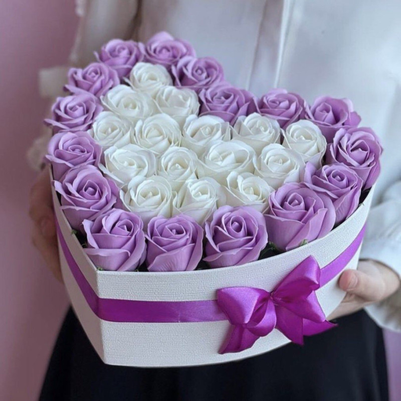 Bouquet in a box with macaroons, standart